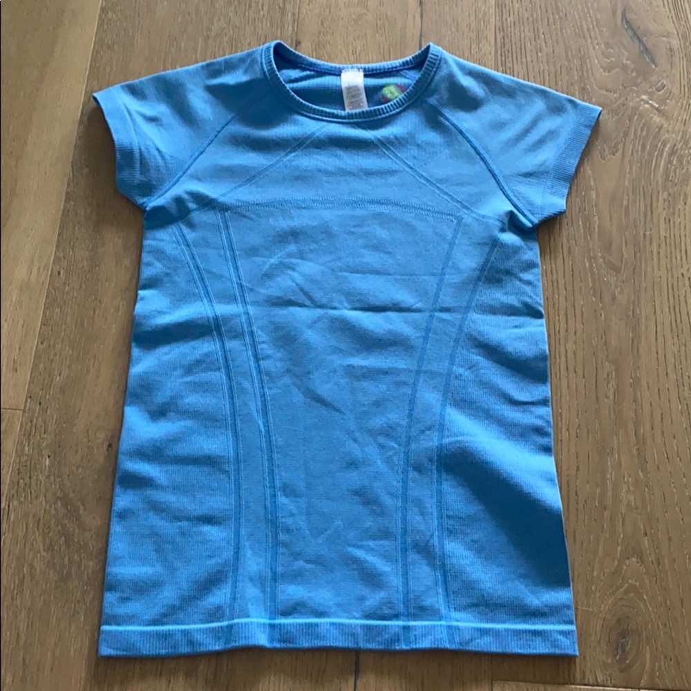 Ivivva size 10 fly tech top